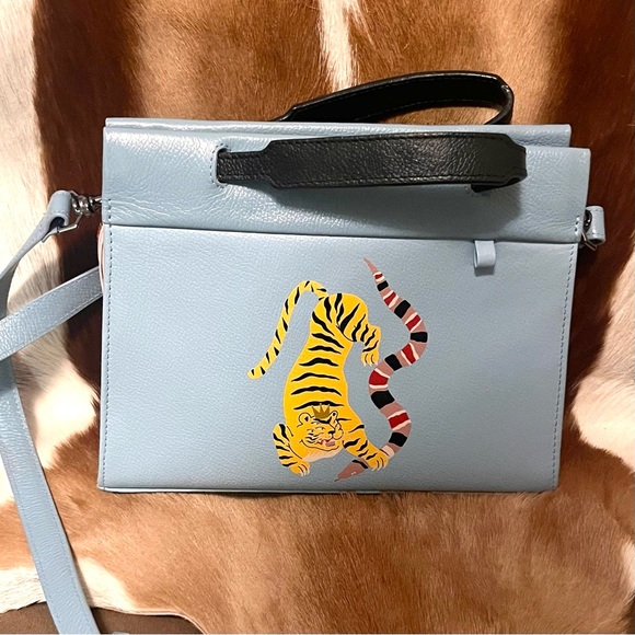 🆕 🌀 min & mon • blue Vali Crossbody with hand painted tiger 🐅 & snake 🐍 - Picture 12 of 15